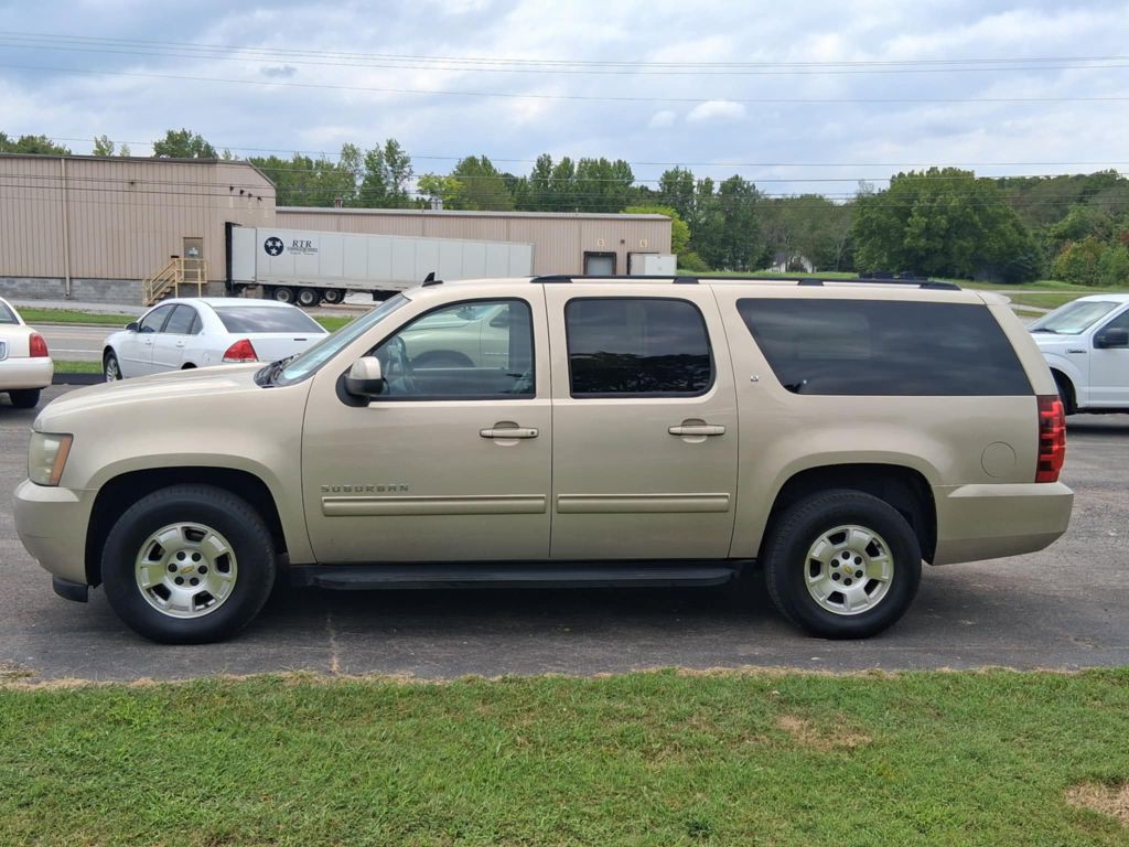 2010 Chevrolet Suburban Image 4