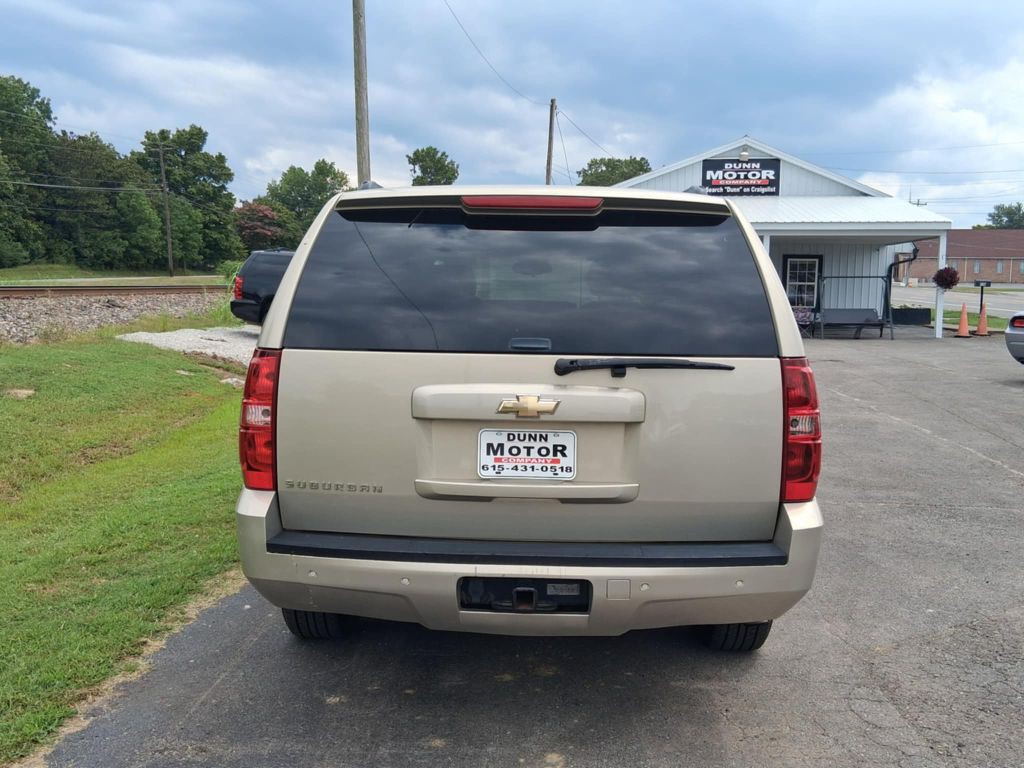 2010 Chevrolet Suburban Image 5