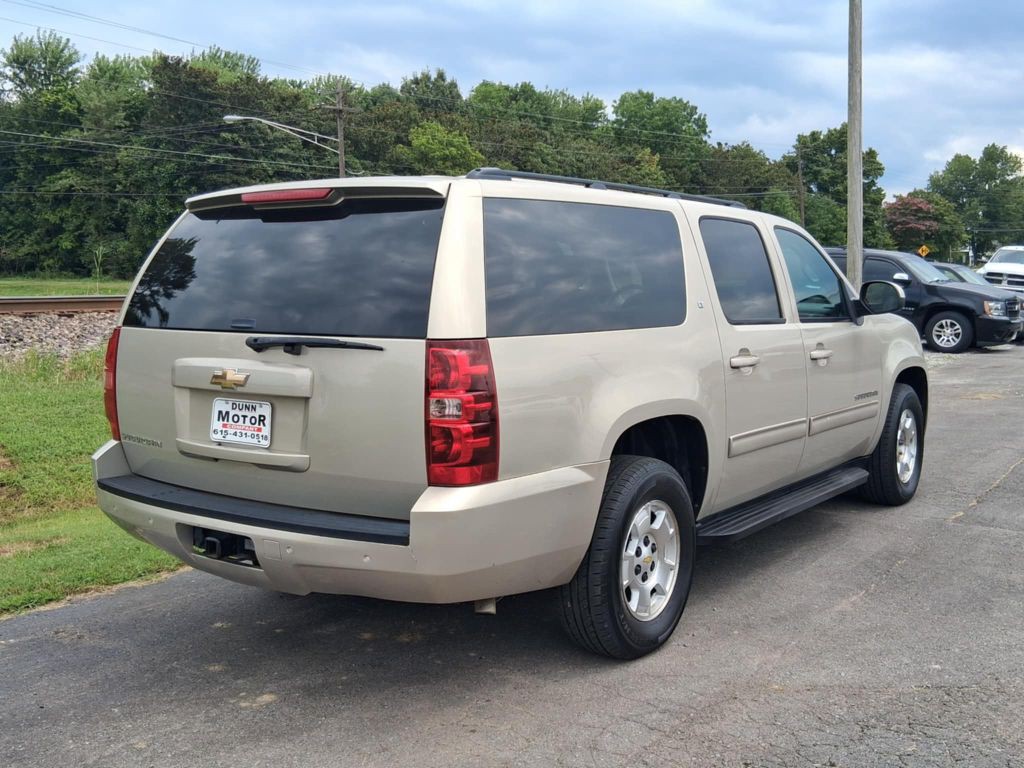 2010 Chevrolet Suburban Image 6