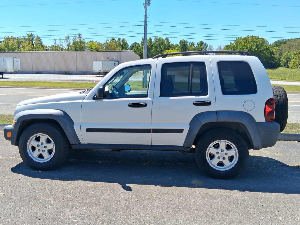 2006 Jeep Liberty Image 2