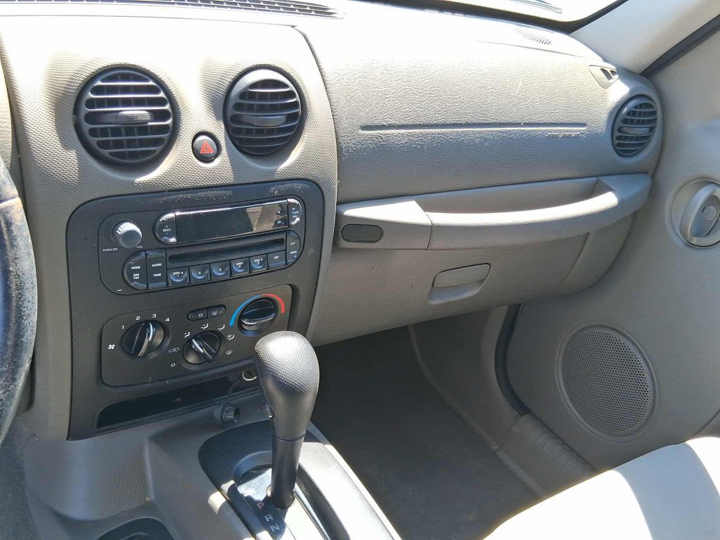 2006 Jeep Liberty Image 9