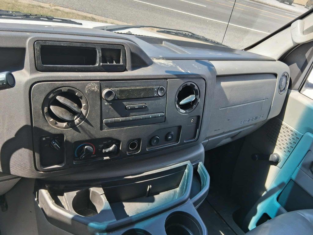 2014 Ford Econoline Image 10