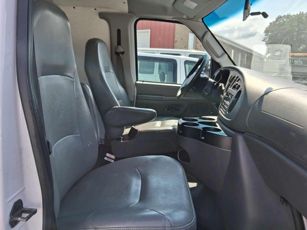2007 Ford Econoline Image 8
