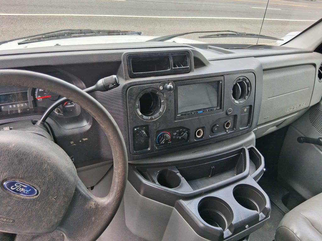 2012 Ford Econoline Image 9