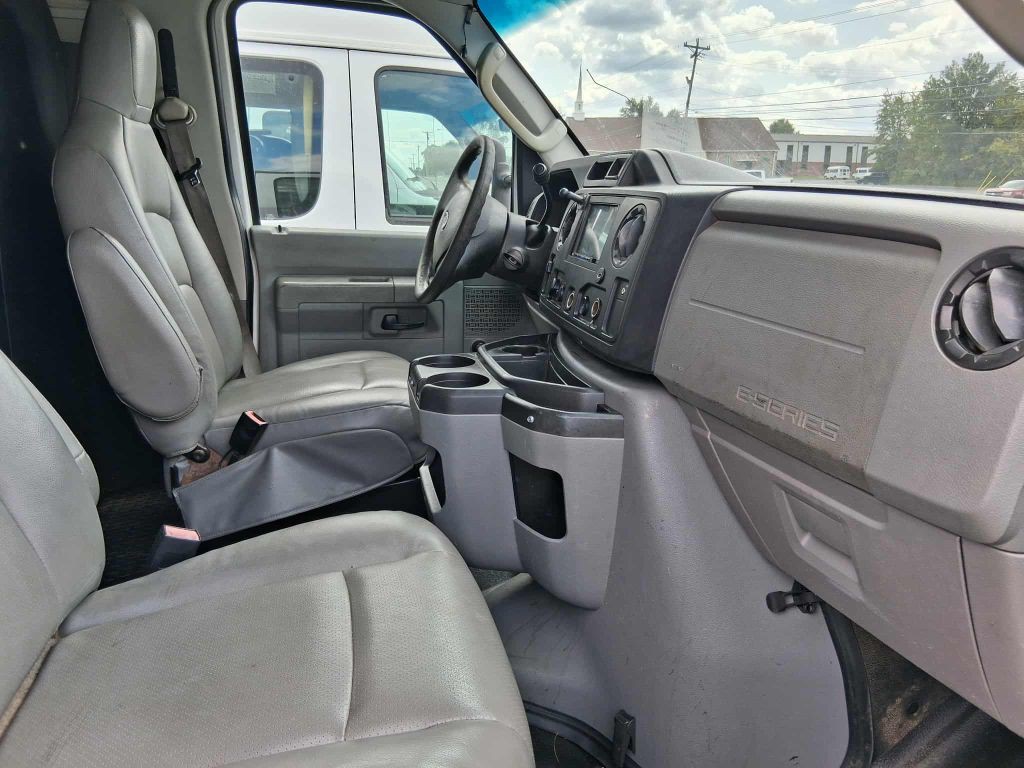 2012 Ford Econoline Image 11