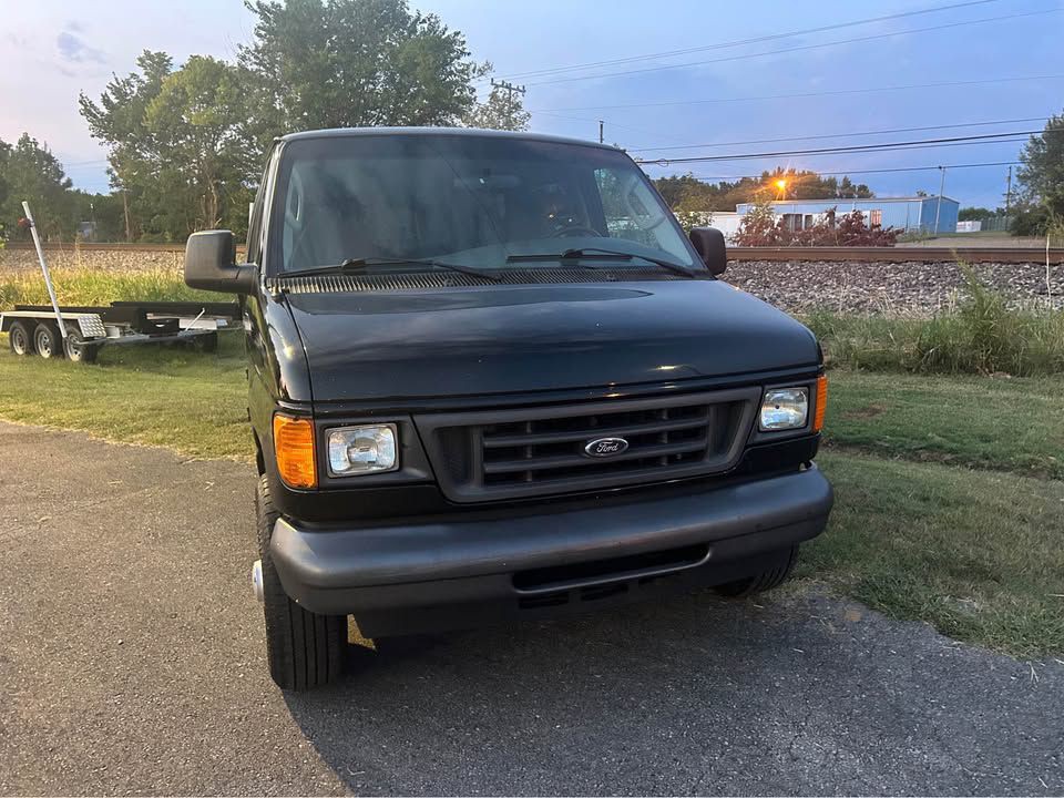 2007 Ford Econoline Image 2
