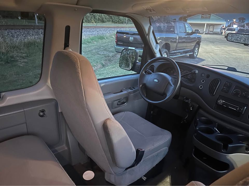 2007 Ford Econoline Image 6