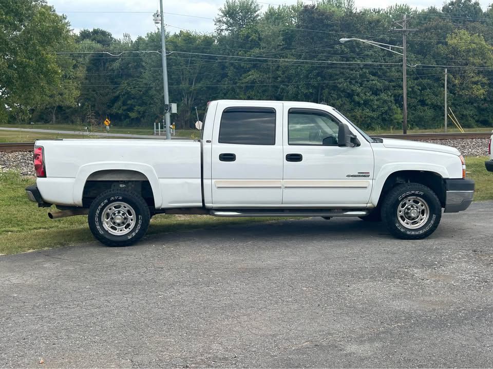 2005 Chevrolet Silverado 1500 Image 2