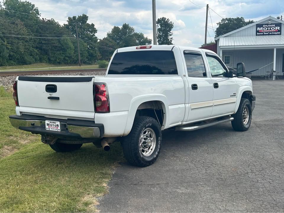 2005 Chevrolet Silverado 1500 Image 3
