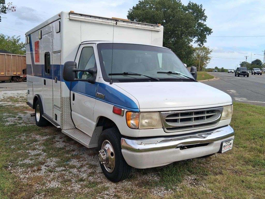 2006 Ford Econoline Image 2