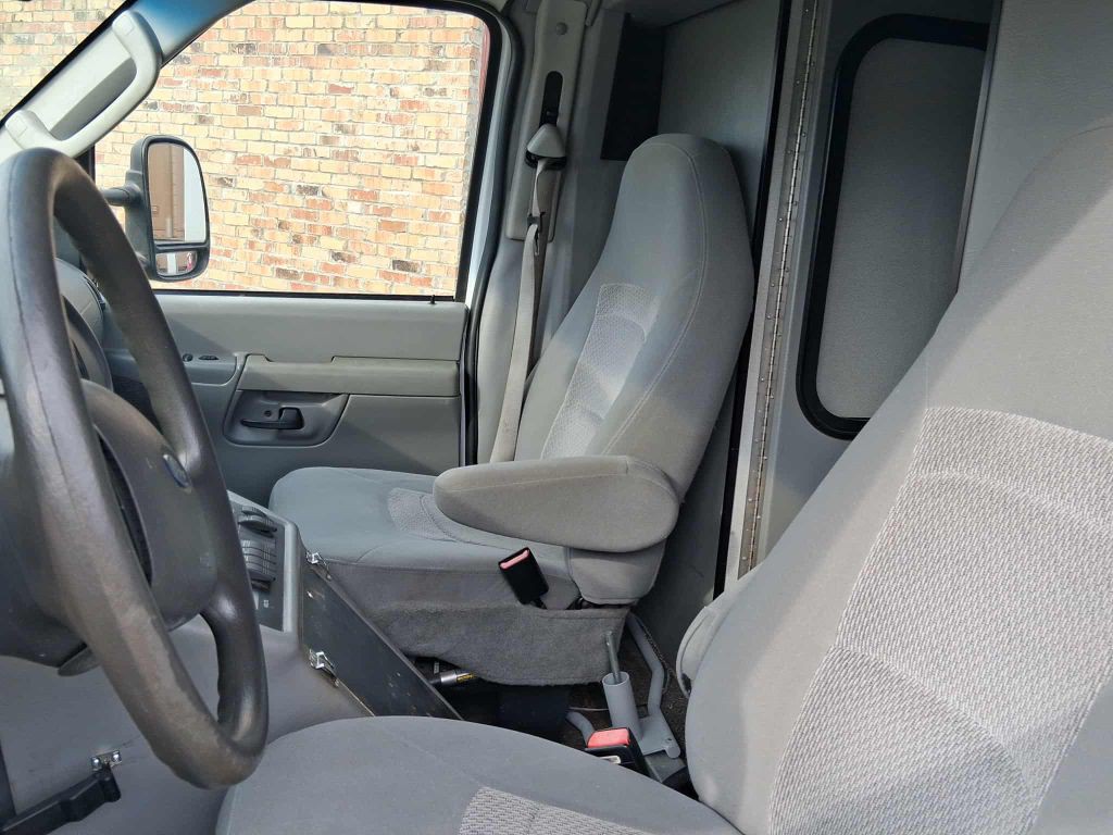 2006 Ford Econoline Image 6