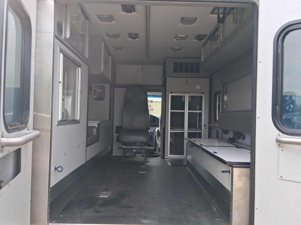 2006 Ford Econoline Image 9