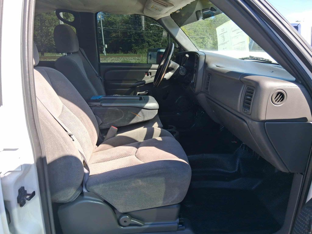 2003 Chevrolet Silverado 1500 Image 9