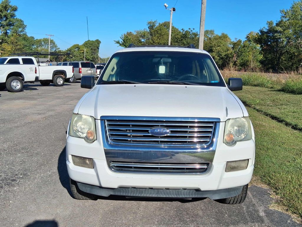 2010 Ford Explorer Image 2