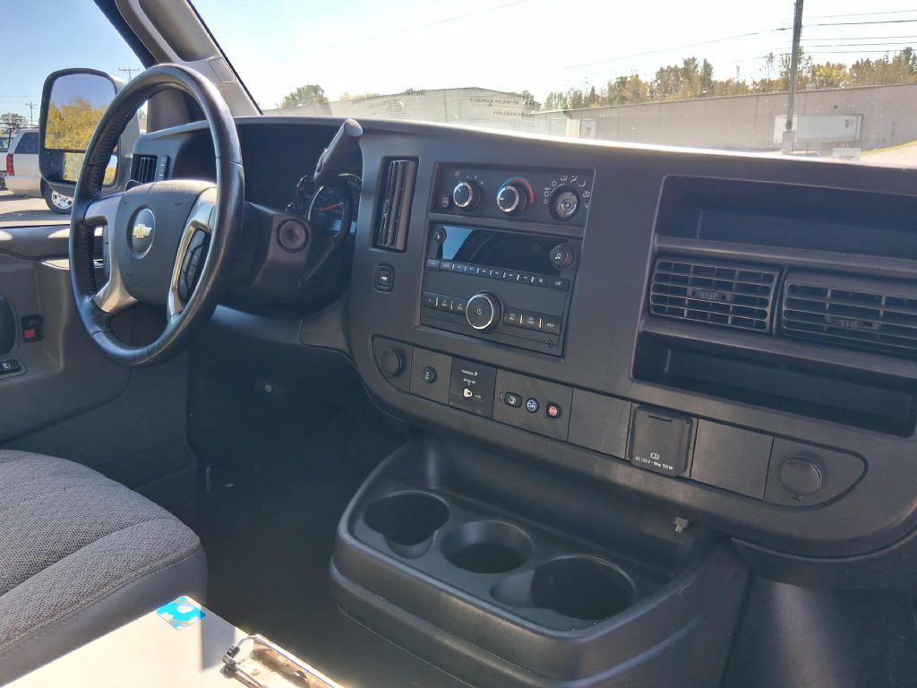 2019 Chevrolet Express Image 9
