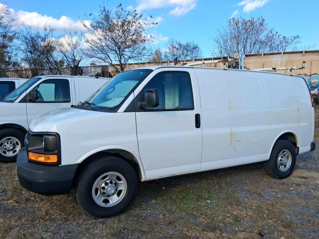 2016 Chevrolet Express Image 1