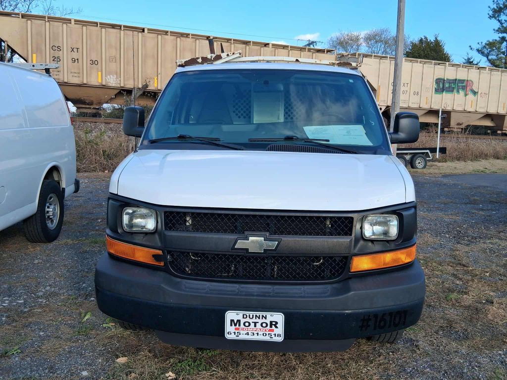 2016 Chevrolet Express Image 2