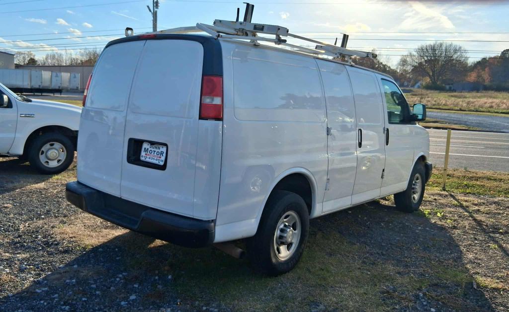 2016 Chevrolet Express Image 6