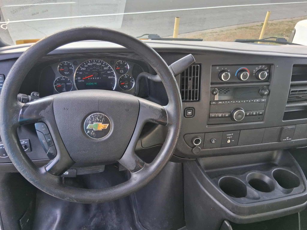 2016 Chevrolet Express Image 10