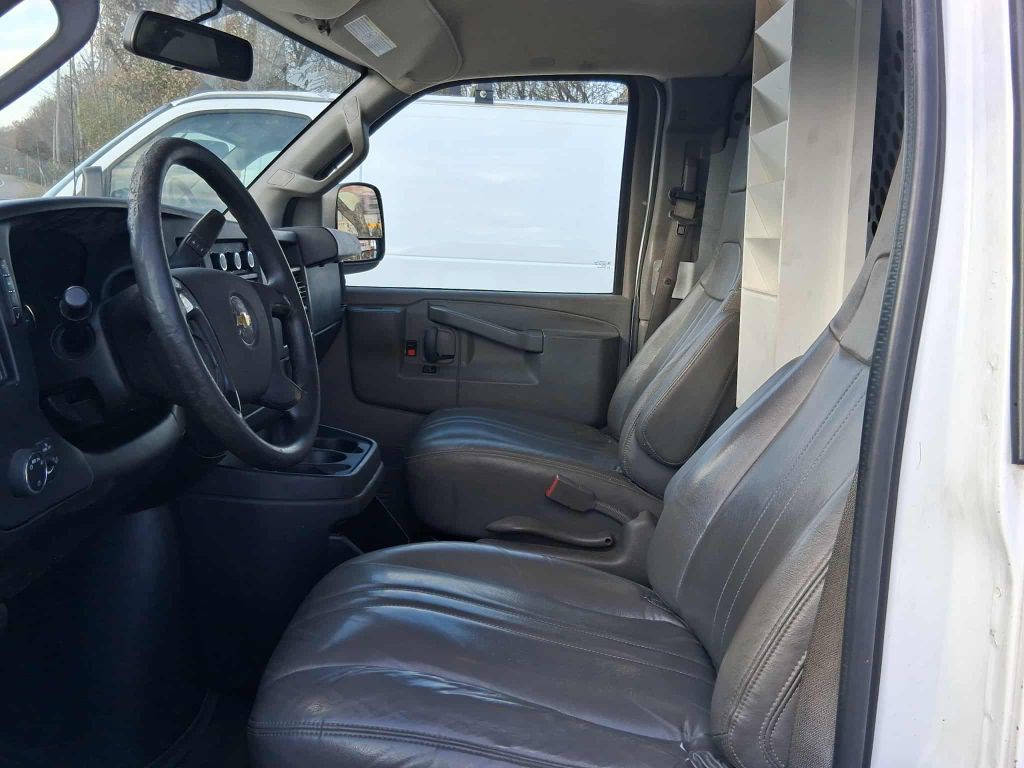 2016 Chevrolet Express Image 11