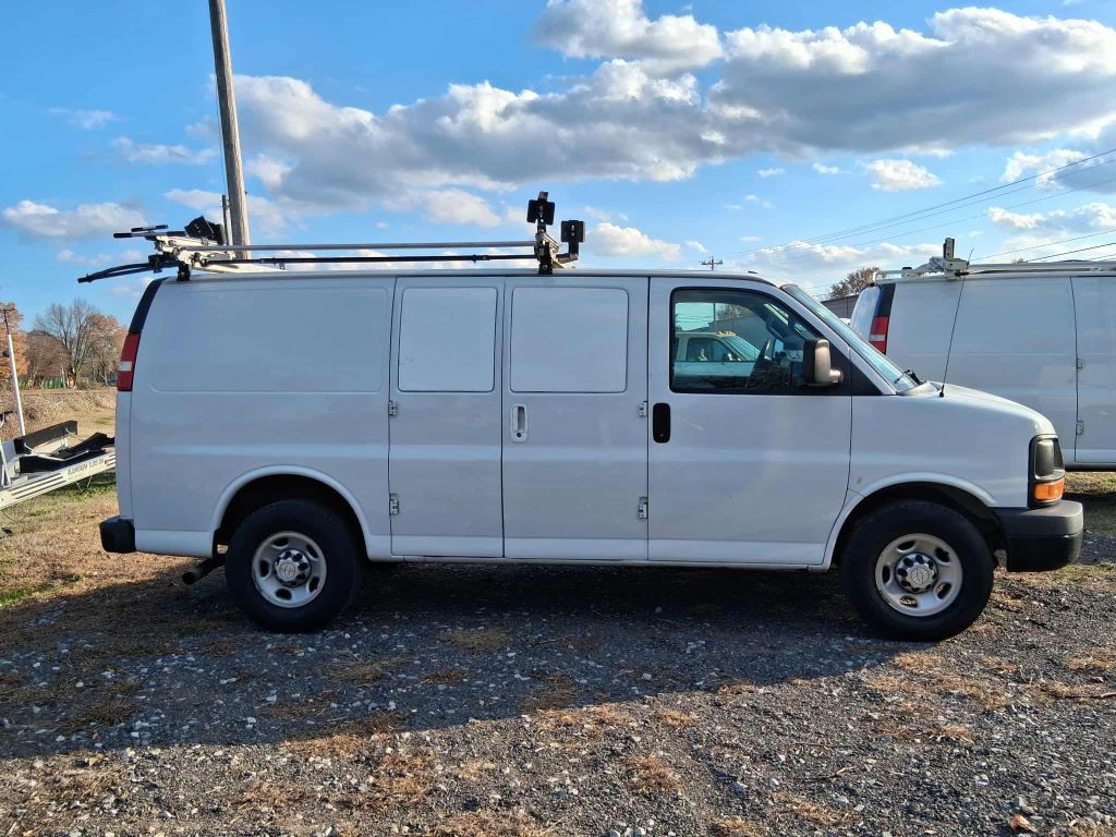 2017 Chevrolet Express Image 4