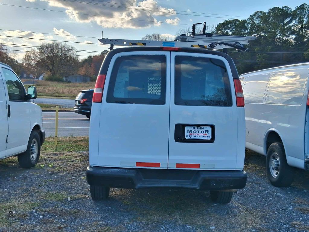 2017 Chevrolet Express Image 5