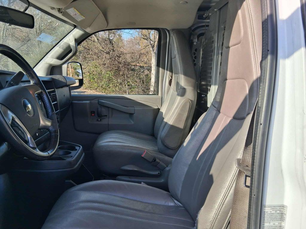 2017 Chevrolet Express Image 7