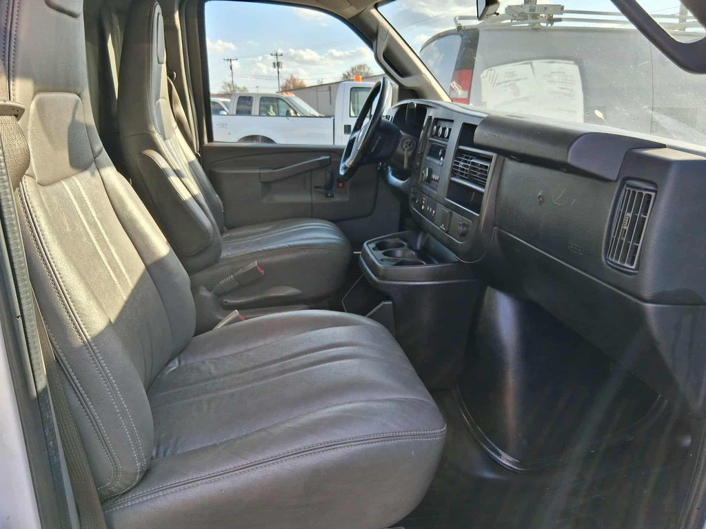 2017 Chevrolet Express Image 10