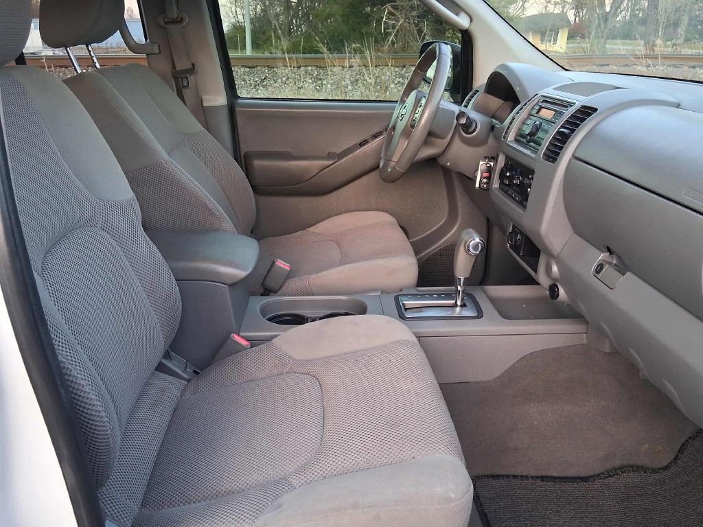 2008 Nissan Frontier Image 11