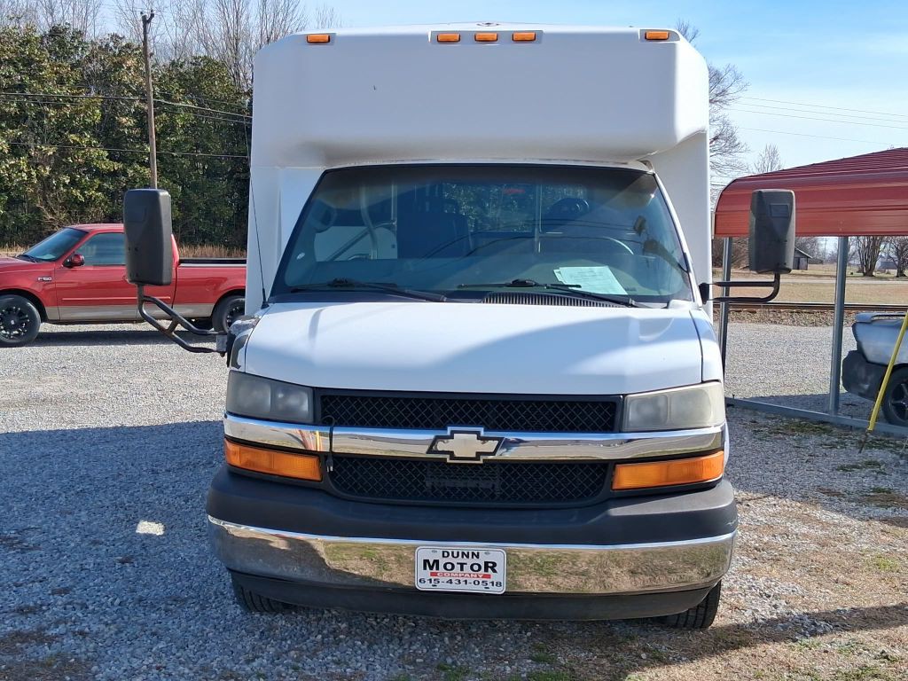 2010 Chevrolet Express Image 3