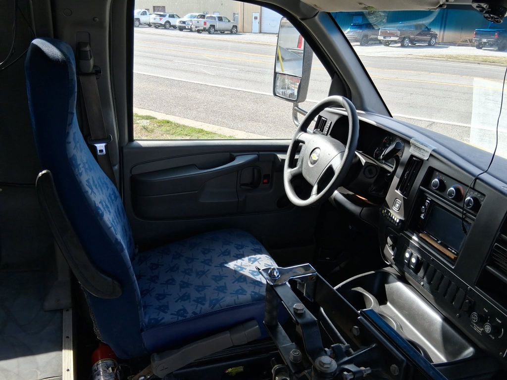 2010 Chevrolet Express Image 7