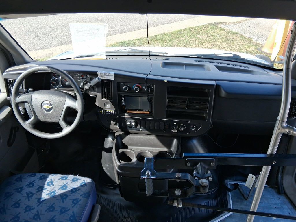 2010 Chevrolet Express Image 8