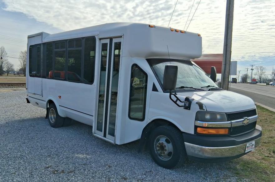 2010 Chevrolet Express Image 2