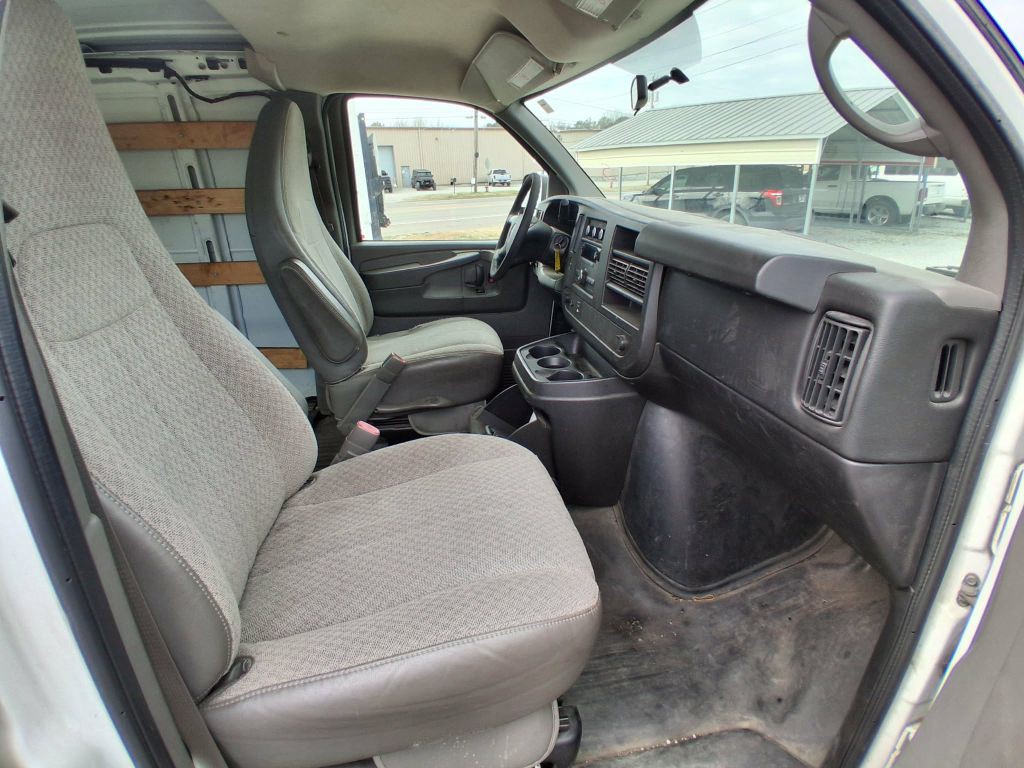 2014 GMC Savana Image 9