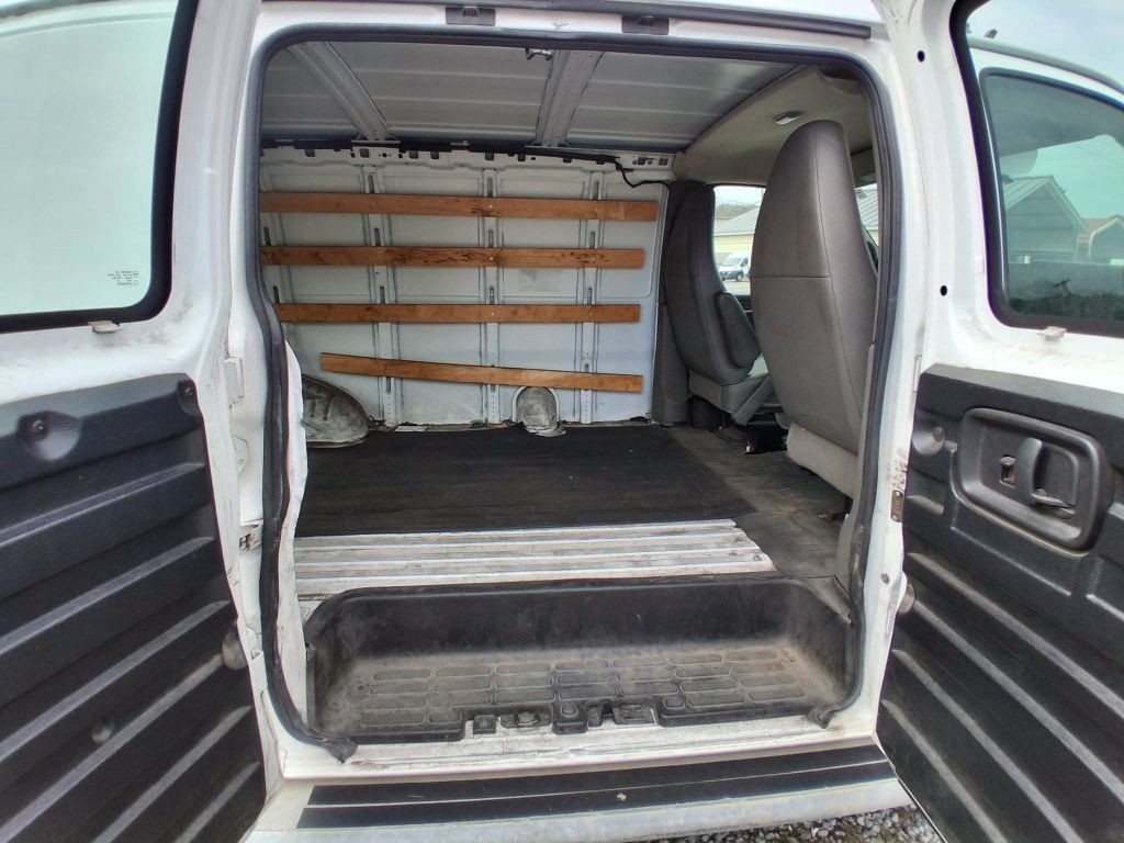 2014 GMC Savana Image 11