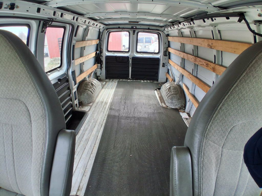 2014 GMC Savana Image 12