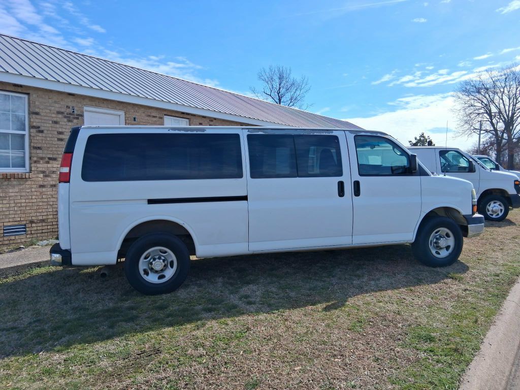 2008 Chevrolet Express Image 2