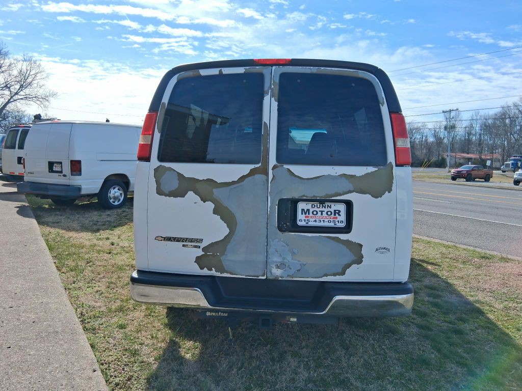 2008 Chevrolet Express Image 3