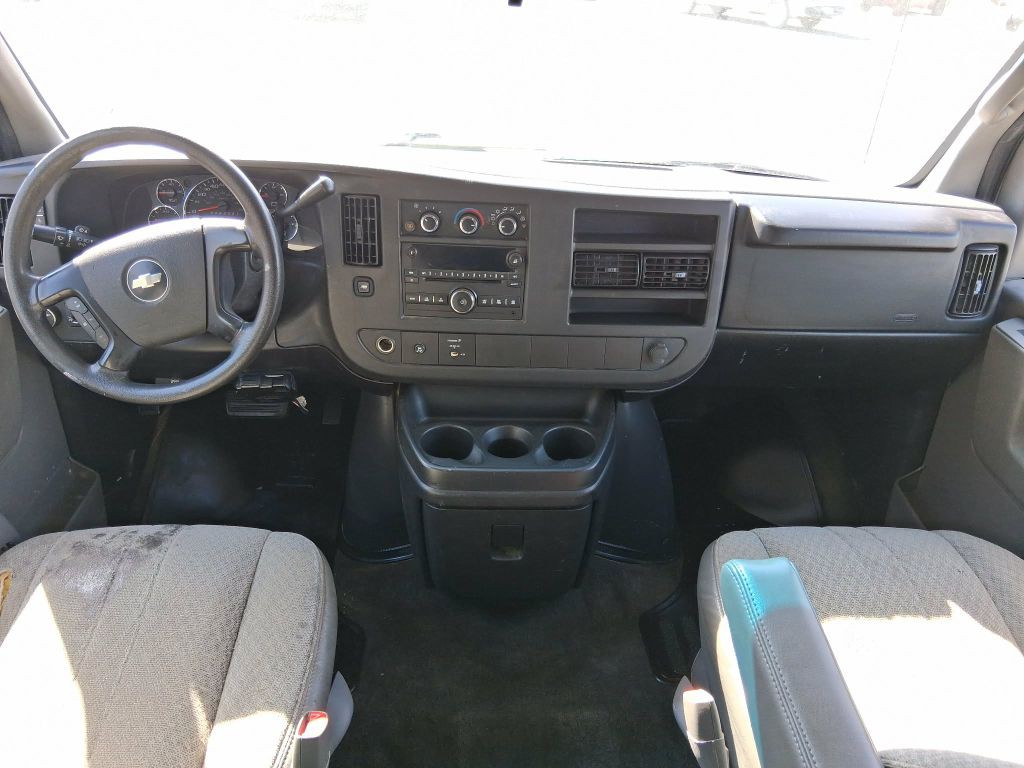 2008 Chevrolet Express Image 7