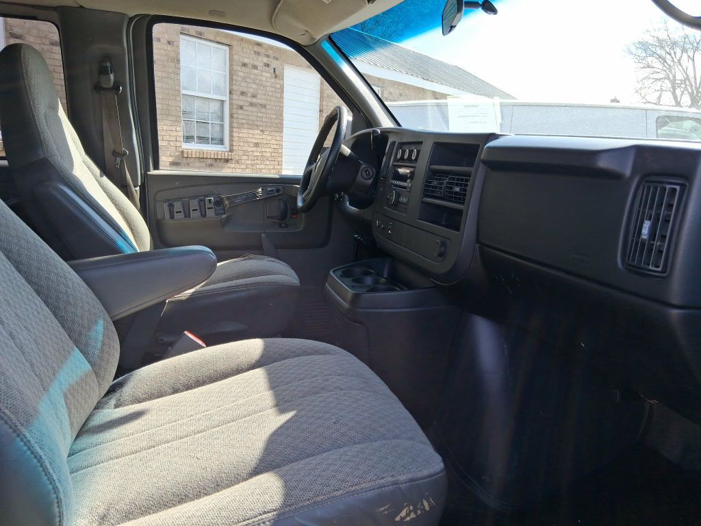 2008 Chevrolet Express Image 8