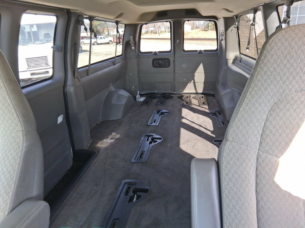2008 Chevrolet Express Image 9