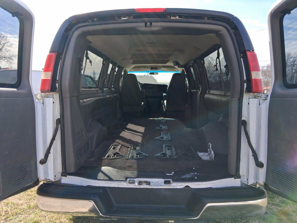 2008 Chevrolet Express Image 10