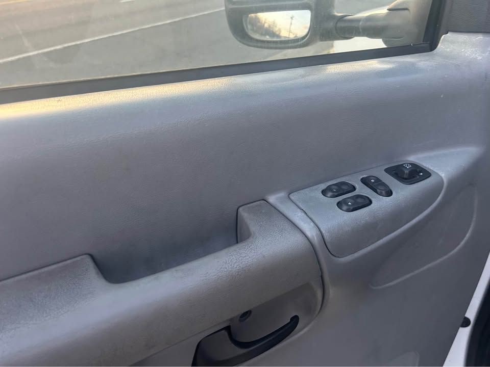 2008 Ford Econoline Image 11