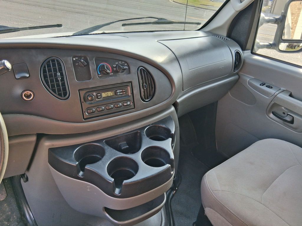 2008 Ford Econoline Image 13