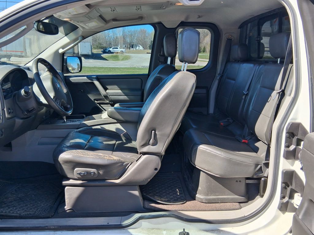 2004 Nissan Titan Image 9