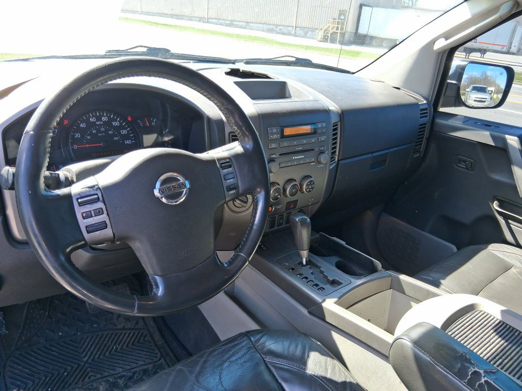 2004 Nissan Titan Image 10
