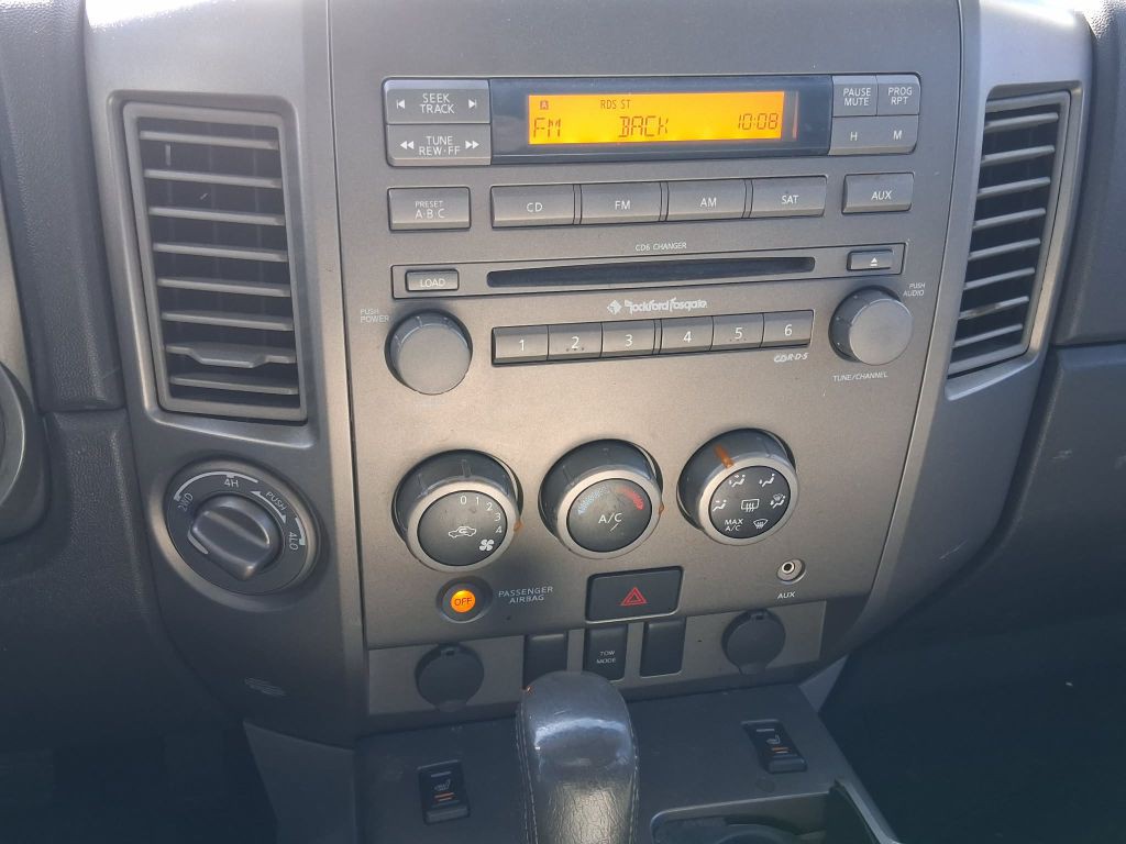 2004 Nissan Titan Image 11
