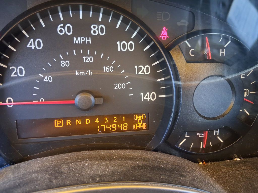 2004 Nissan Titan Image 12