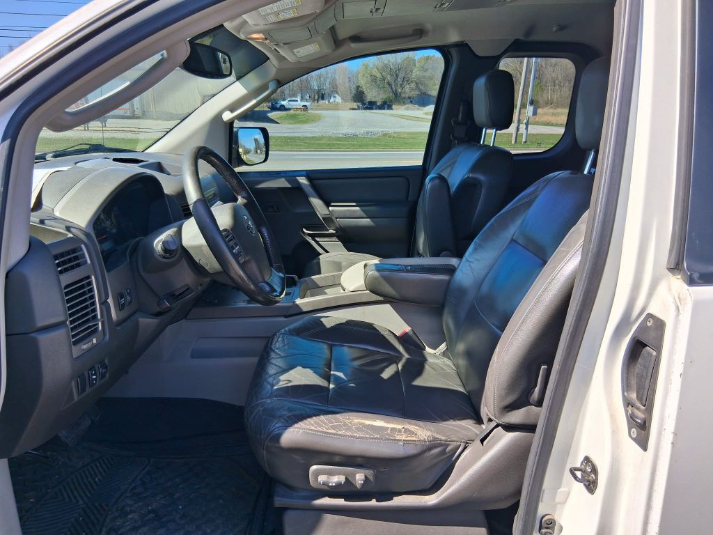 2004 Nissan Titan Image 13