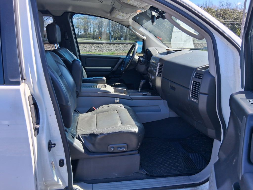 2004 Nissan Titan Image 15